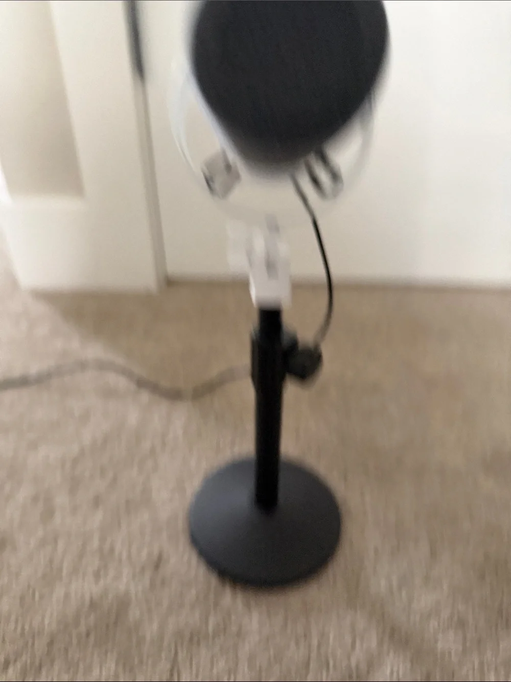 Fifine K688 White USB Desktop Microphone with Gray Foam - Compact Podcasting Mic